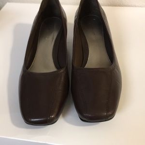 A pair of women shoes